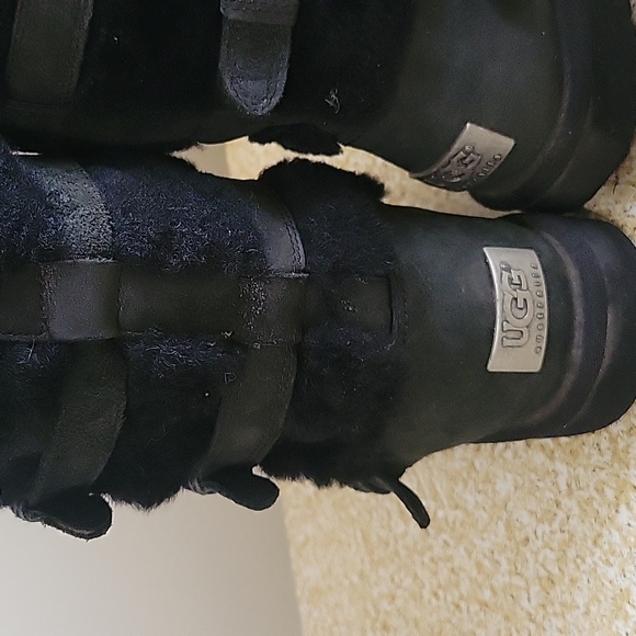 UGG boots black with bucket details  size 9 - Picture 4 of 8